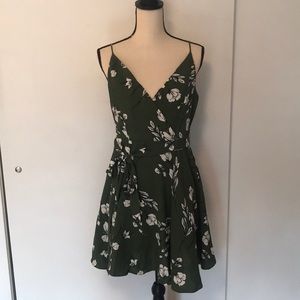 NWT Green floral forever21 wrap dress